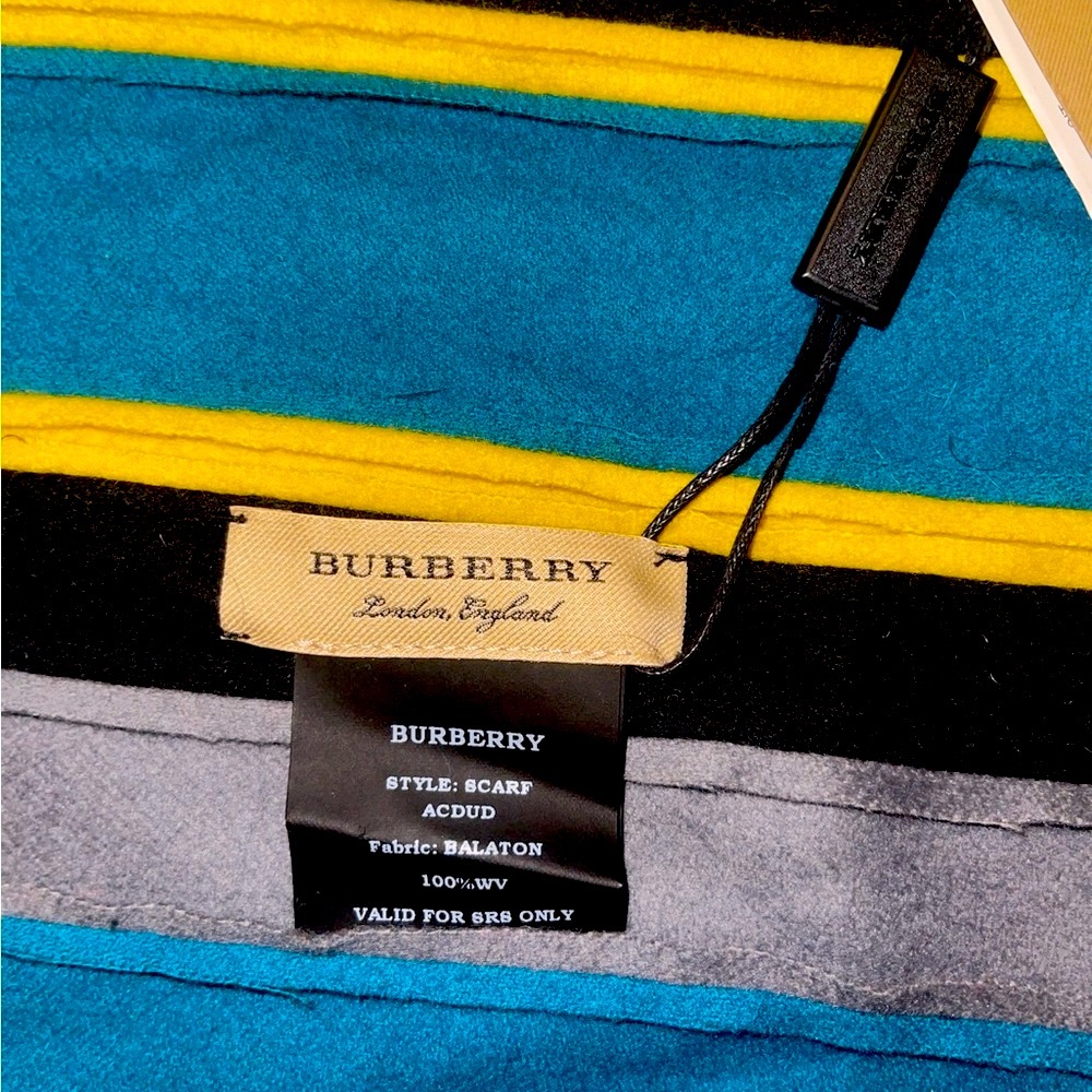 Vintage Burberry Wool Scarf – Rare Collectible NWT - Picture 10 of 14